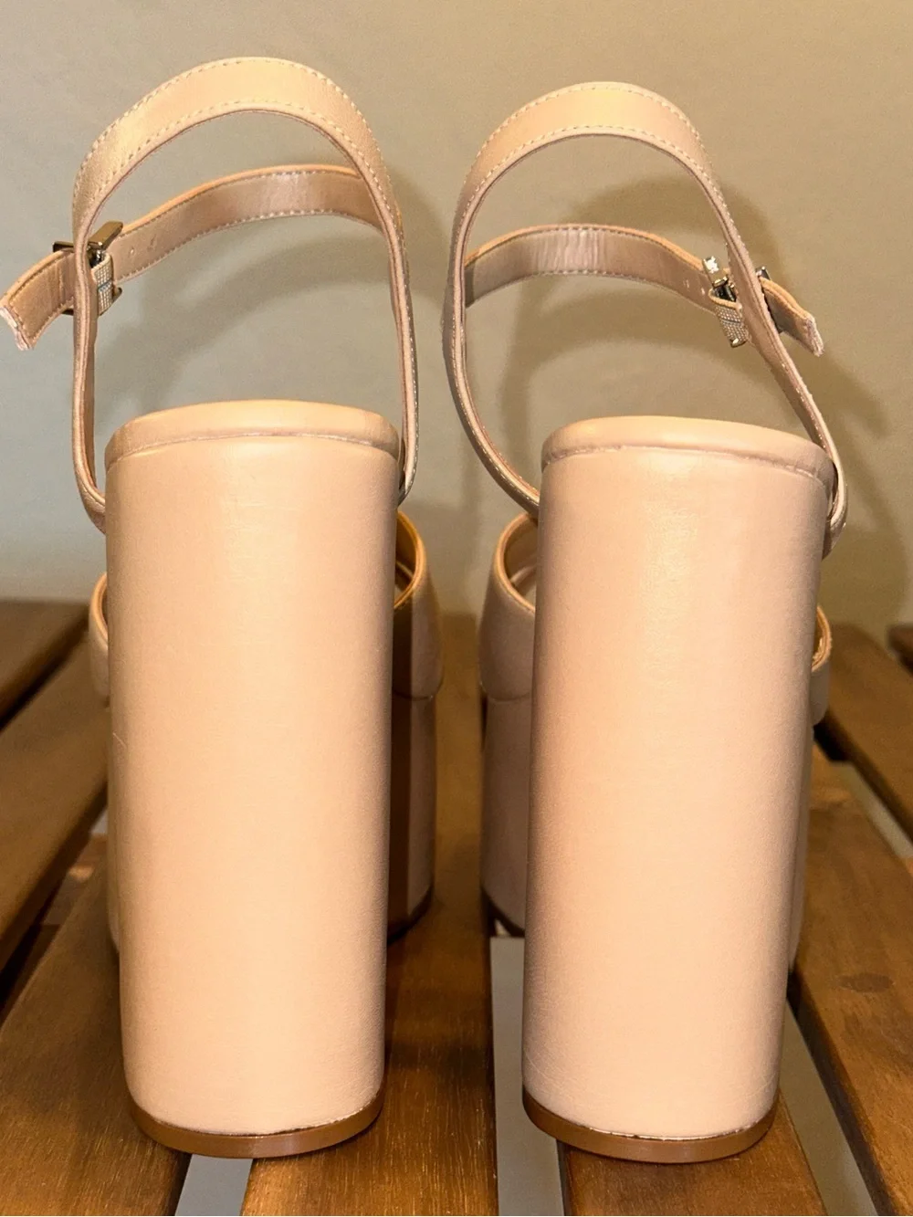 SCHUTZ product details